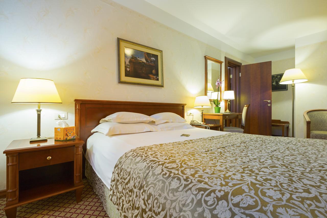 Hotel Zlatnik Belgrad Zewnętrze zdjęcie